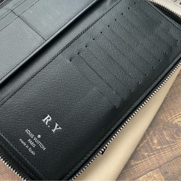 xSOLDx Louis Vuitton - Damier Graphite Vertical Zippy Wallet - Picture 8 of 13